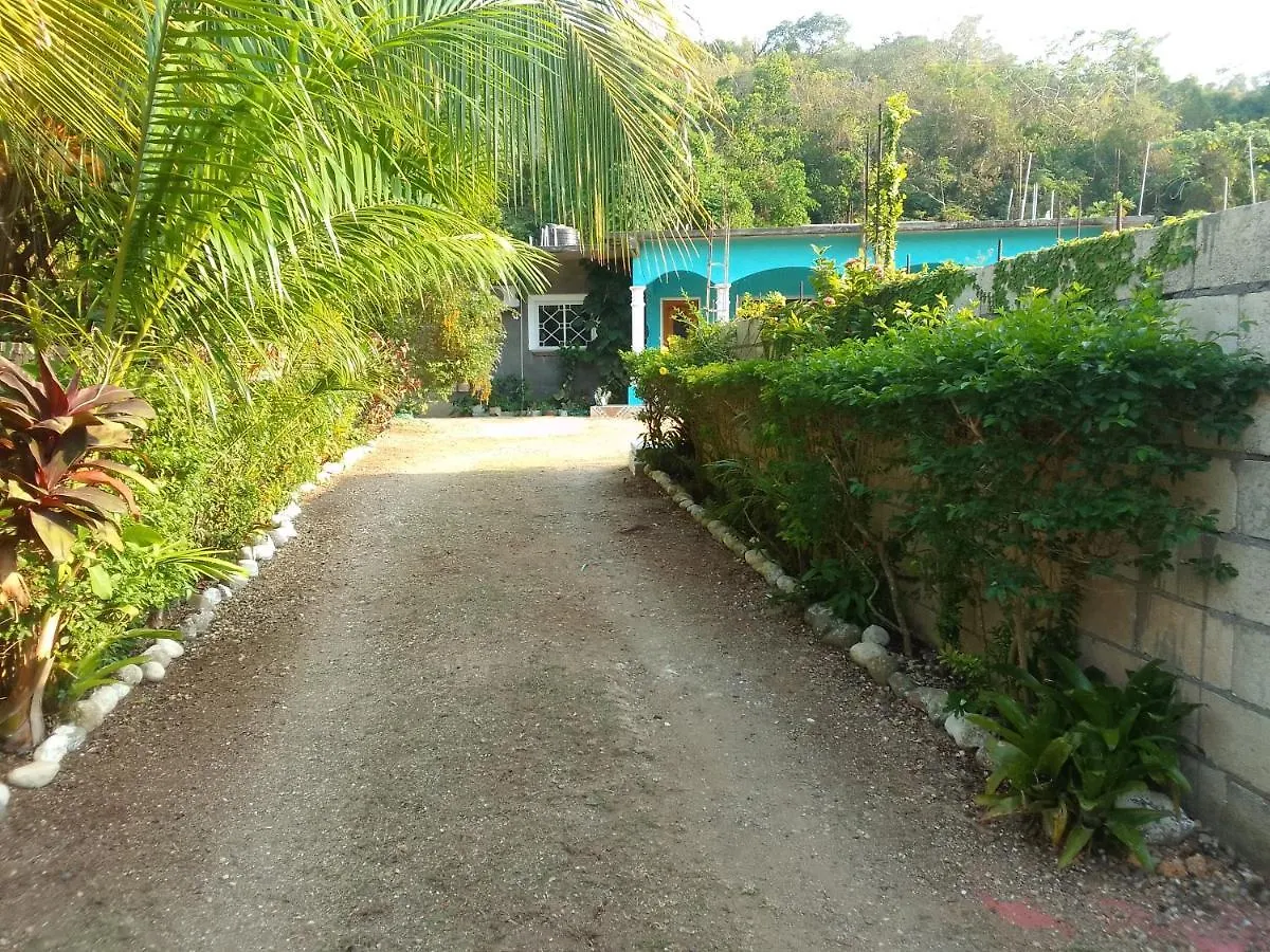 אוצ'ו ריוס The Gibson'S Palace 0*, אוצ'ו ריוס ג'מייקה